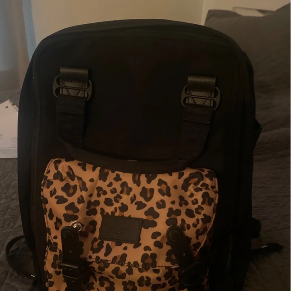 Leopard Pattern backpack - Picture 3 of 3